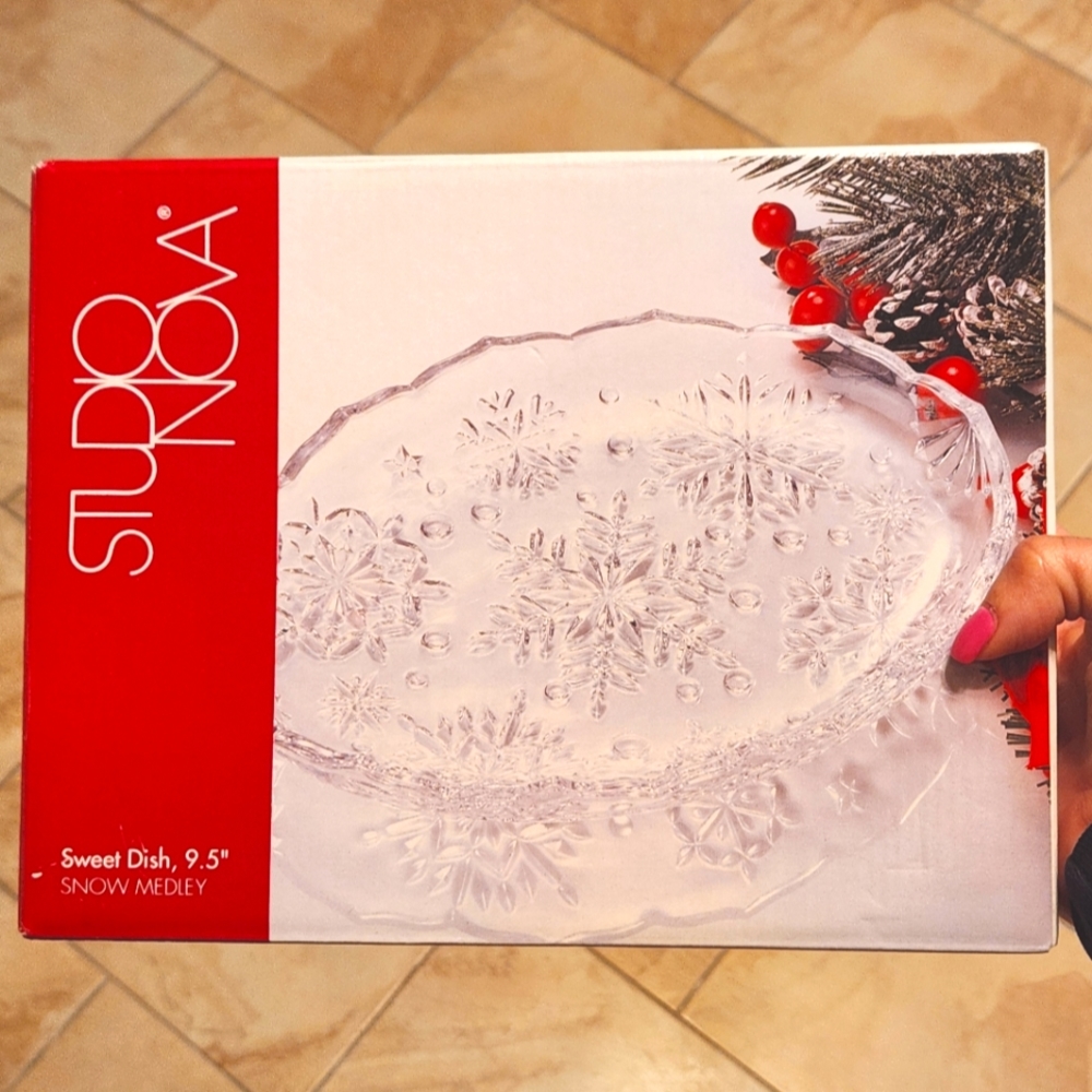 Studio Nova Snow Medley 9.5" Glass Sweet Dish